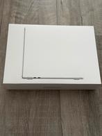 Macbook Air 13.6 inch (M4)16 GB 256 GB SSD) SILVER Nieuw, Ophalen, 256 GB, Qwerty, 13 inch