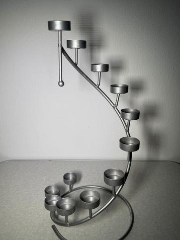 Nieuwe Metalen Spiraalkaars – Decoratief & Stijlvol beschikbaar voor biedingen