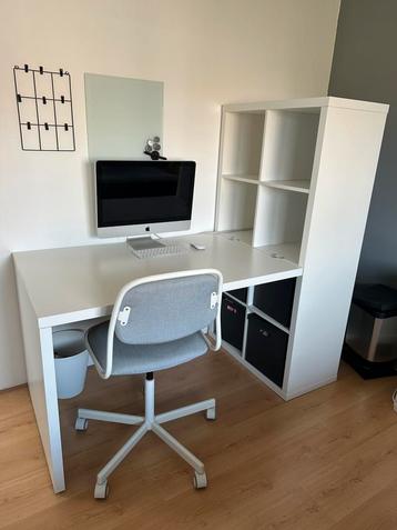 Mooi bureau met kast eraan teab beschikbaar voor biedingen