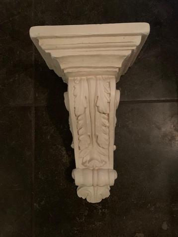 Console klassiek gips beschikbaar voor biedingen