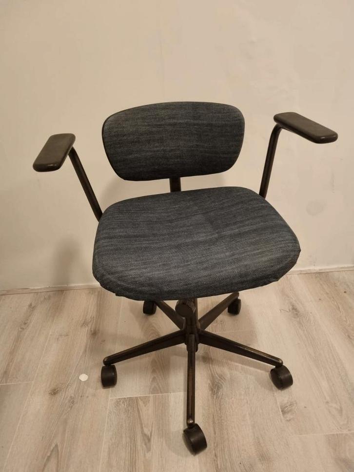 Comfortabele bureaustoel slecht 2,50 euro, Huis en Inrichting, Bureaustoelen, Gebruikt, Bureaustoel, Grijs, Ergonomisch, Ophalen