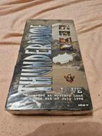 ID&T Thunderdome 1998 Live VHS video, Cd's en Dvd's, VHS | Documentaire, Tv en Muziek, Alle leeftijden, Ophalen of Verzenden, Nieuw in verpakking