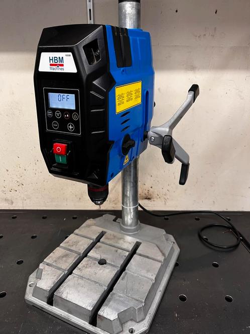 HBM kolomboormachine 13mm, Doe-het-zelf en Verbouw, Gereedschap | Boormachines, Gebruikt, Kolomboormachine, Variabele snelheid
