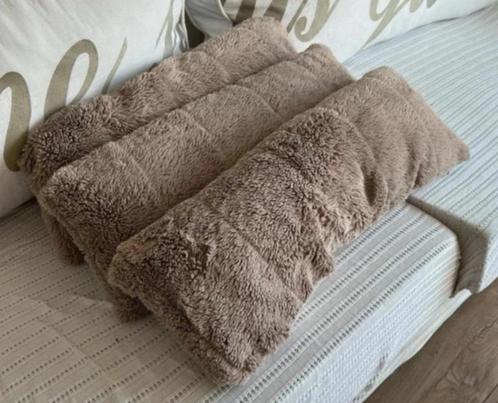 3 prachtige Fluffy kussens van Rivièra Maison, Huis en Inrichting, Woonaccessoires | Kussens, Gebruikt, Beige, Rechthoekig, Ophalen of Verzenden