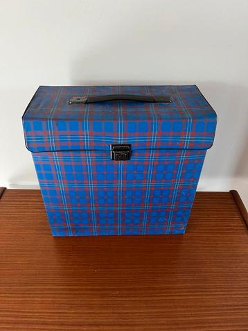 Vintage blauw geruite platenkoffer. LP koffer. LP houder beschikbaar voor biedingen