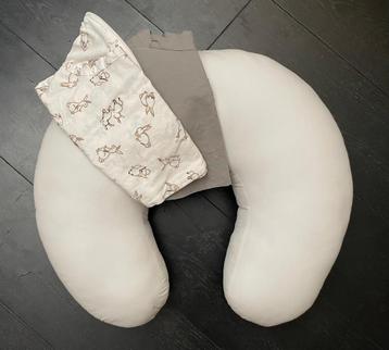 Ikea voedingskussen; 2 wasbare hoezen beschikbaar voor biedingen