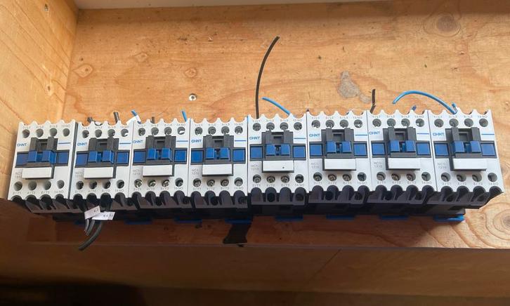 Chint Magneetschakelaars / Relais 4 polig, Doe-het-zelf en Verbouw, Elektra en Kabels, Nieuw, Overige typen, Ophalen