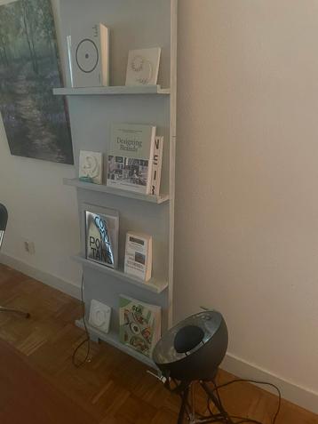 Boeken kast/wand beschikbaar voor biedingen