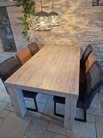 Eettafel en salontafel model 'Emmen'  beschikbaar voor biedingen