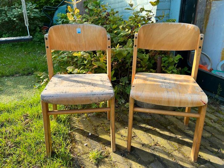 Twee vintage stoeltjes uit een kleuterschool, Kinderen en Baby's, Kinderkamer | Tafels en Stoelen, Gebruikt, Stoel(en), Ophalen