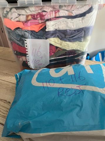 Meiden pakket mt 110/116 48 stuks  beschikbaar voor biedingen