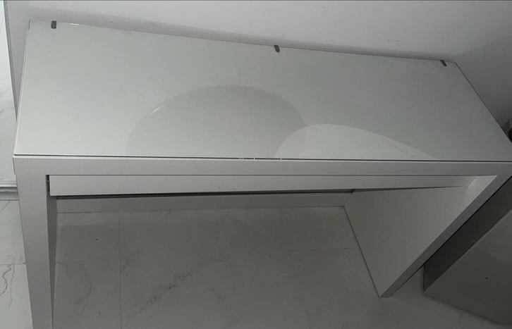 IKEA Malm Kaptafel Wit met Glasplaat, Huis en Inrichting, Bureaus, Gebruikt, Bureau, Ophalen