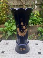 Blauwe Bareuther vaas met gouden rozen, Huis en Inrichting, Woonaccessoires | Vazen, 50 tot 75 cm, Blauw, Aardewerk of Porselein