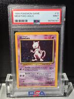 PSA 9 - Mewtwo #10 (1999 Pokemon Game Base Set), Hobby en Vrije tijd, Verzamelkaartspellen | Pokémon, Ophalen of Verzenden, Zo goed als nieuw
