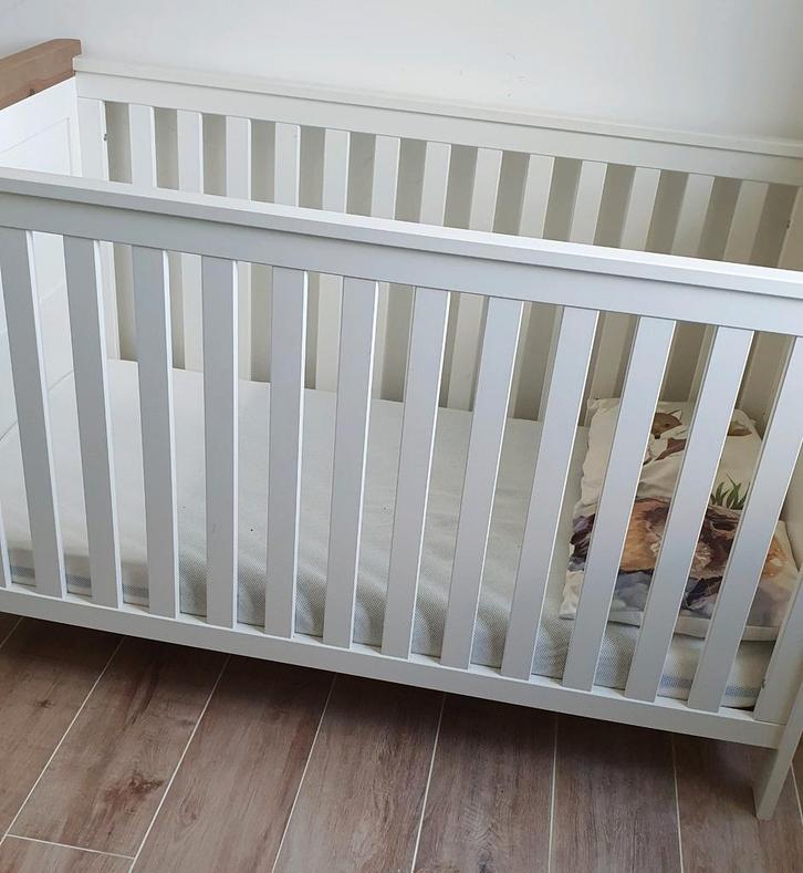 Kidsmill Savigno babybed 70x140 + matras, Aerosleep, Kinderen en Baby's, Babywiegjes en Ledikanten, Zo goed als nieuw, Ledikant