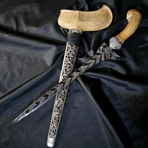 Keris Jalak Tilam Sari Pamor Ron Genduru Surakarta KNK92, Antiek en Kunst, Kunst | Niet-Westerse kunst, Verzenden