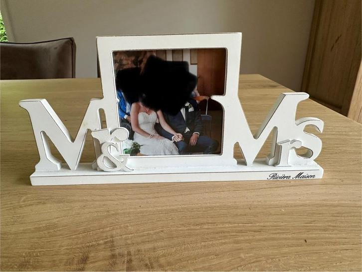 Riviera Maison Mr & Mrs fotolijstje, Huis en Inrichting, Woonaccessoires | Lijsten, Zo goed als nieuw, Minder dan 50 cm, Hout
