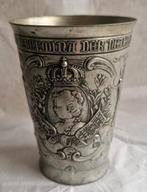 Wilhelmina Kroningsbeker 1898 - Gedetailleerd, Antiek en Kunst, Antiek | Tin, Ophalen of Verzenden