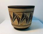 Hele mooie middelgrote planten-, bloempot met tribal motief, Ophalen of Verzenden, Halfschaduw, Minder dan 100 cm