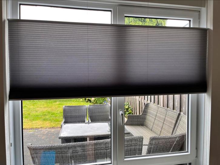 LUXAFLEX DUETTE PLISSE GORDIJNEN TAUPE, Huis en Inrichting, Stoffering | Gordijnen en Lamellen, Zo goed als nieuw, 200 cm of meer