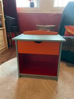 Leuk kleurig nachtkastje met lade, Ophalen, Zo goed als nieuw, Minder dan 45 cm