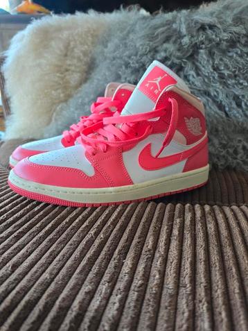 Air Jordan 1 Mid Roze/Wit - Maat 41 beschikbaar voor biedingen