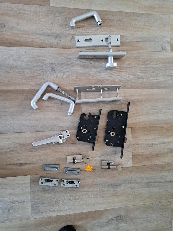 Diverse Hang- en Sluitwerk Onderdelen, Doe-het-zelf en Verbouw, Hang- en Sluitwerk, Gebruikt, Slot, Overige materialen, Ophalen of Verzenden