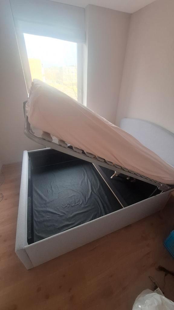 Bed frame (Mattress not included), Huis en Inrichting, Slaapkamer | Bedden, Zo goed als nieuw, Tweepersoons, Overige maten, Hout