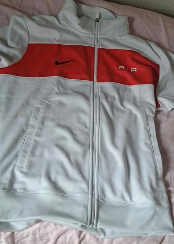 Under armour en nike air vest nooit gedragen  beschikbaar voor biedingen