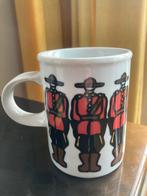 Design kunst mok Marc Tètro Canada berg politie, Keramiek, Ophalen of Verzenden, Zo goed als nieuw, Overige stijlen