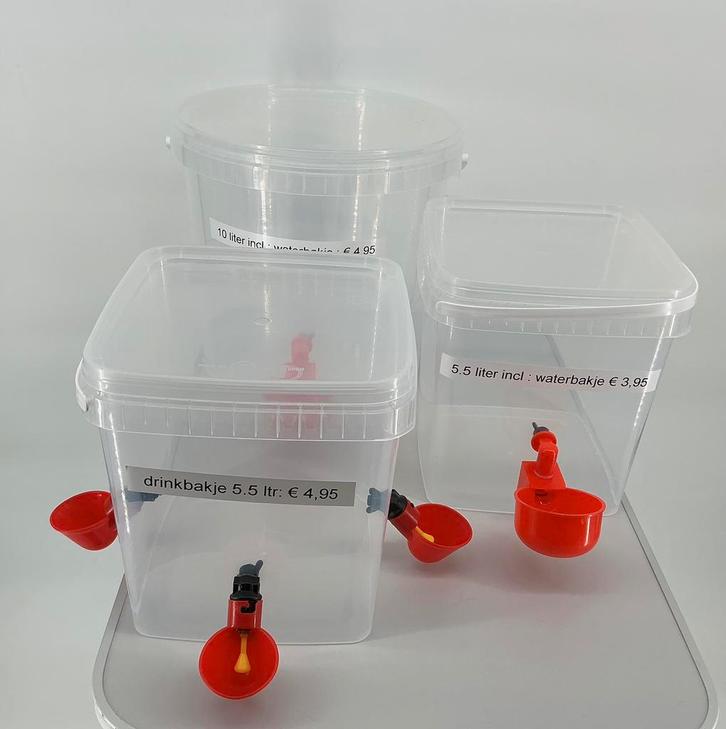 Emmers met drinkbakje.Nieuw. Maat :5.5 en 10 liter.Zie tekst, Dieren en Toebehoren, Vogels | Toebehoren, Nieuw, Eten en Drinken
