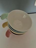 60 jaar oude soepkommen en bekers in pastel tinten, Overige materialen, Ophalen of Verzenden, Zo goed als nieuw, Overige stijlen