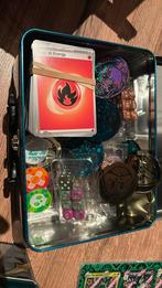 Lunchbox vol energie kaarten en accessoires, Hobby en Vrije tijd, Verzamelkaartspellen | Pokémon, Ophalen of Verzenden, Zo goed als nieuw