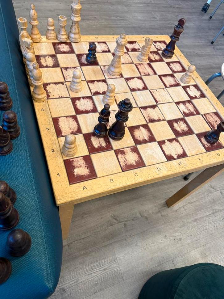 Grote Schaakstukken voor Schaaktafel Gezocht, Hobby en Vrije tijd, Gezelschapsspellen | Bordspellen, Gebruikt, Een of twee spelers