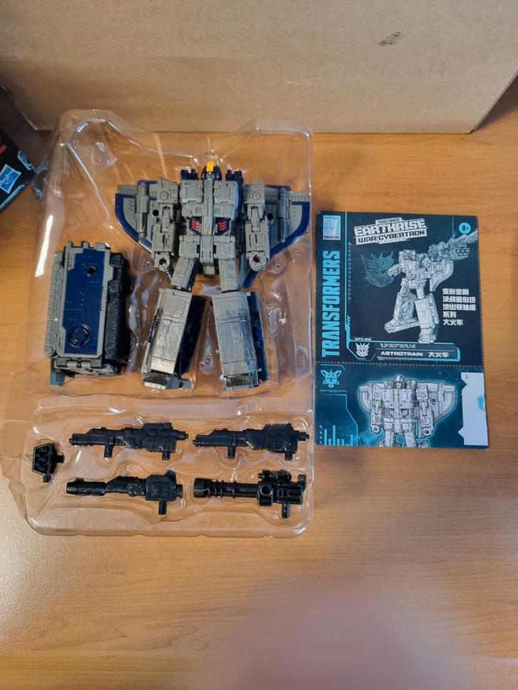 Transformers Earthrise Astrotrain - Zo goed als nieuw, Kinderen en Baby's, Speelgoed | Actiefiguren, Zo goed als nieuw, Ophalen of Verzenden