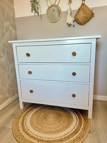 Nette commode beschikbaar voor biedingen