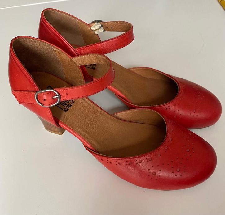 NIEUW Rode Pumps MIZ MOOZ mt 39, Kleding | Dames, Schoenen, Nieuw, Rood, Ophalen of Verzenden