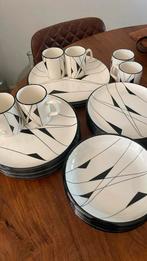 26 delig servies Boch Belgium dessin de La Louvieredessin, Huis en Inrichting, Ophalen, Gebruikt, Keramiek, Bord(en)