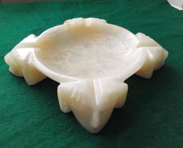 Onyx asbak, Aztec Design. 17cm x 17cm x 4cm hoogte. 1.8kg. beschikbaar voor biedingen