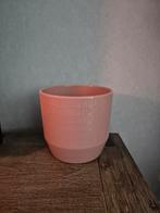 Bloempot met reliëf, Overige kleuren, Aardewerk of Porselein, Ophalen of Verzenden, Zo goed als nieuw