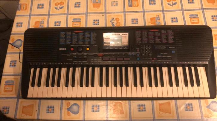 Yamaha Portatone PSR-220, Muziek en Instrumenten, Keyboards, Gebruikt, 61 toetsen, Yamaha, Aanslaggevoelig, Midi-aansluiting, Ophalen of Verzenden