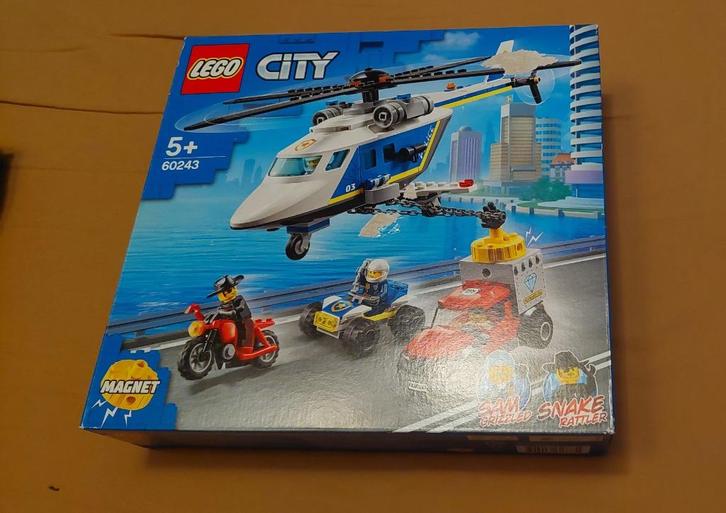 Lego doos, Lego City nummer 60243, Kinderen en Baby's, Speelgoed | Duplo en Lego, Zo goed als nieuw, Lego, Complete set, Ophalen of Verzenden