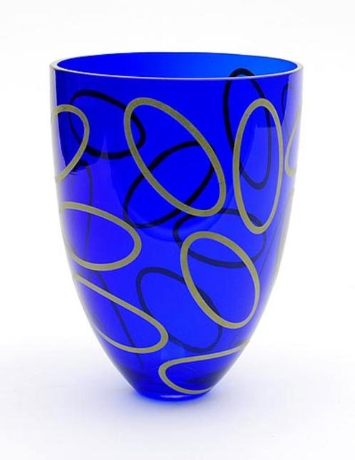 Blauwglazen Serica (209/700) vaas, ontwerp Olaf Stevens 1994, Antiek en Kunst, Kunst | Overige Kunst, Ophalen