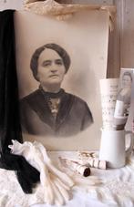 Oude grote foto op karton Victoriaanse dame 'PiFrance', Antiek en Kunst, Ophalen of Verzenden