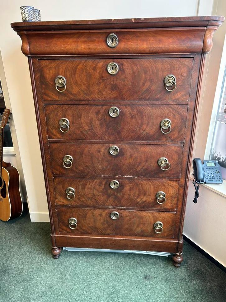 Te koop antieke laden kast. Heeft wat liefde nodig., Antiek en Kunst, Antiek | Meubels | Kasten, Ophalen