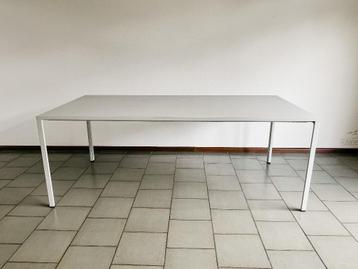 HAY design new order tafel licht grijs 200x100cm beschikbaar voor biedingen