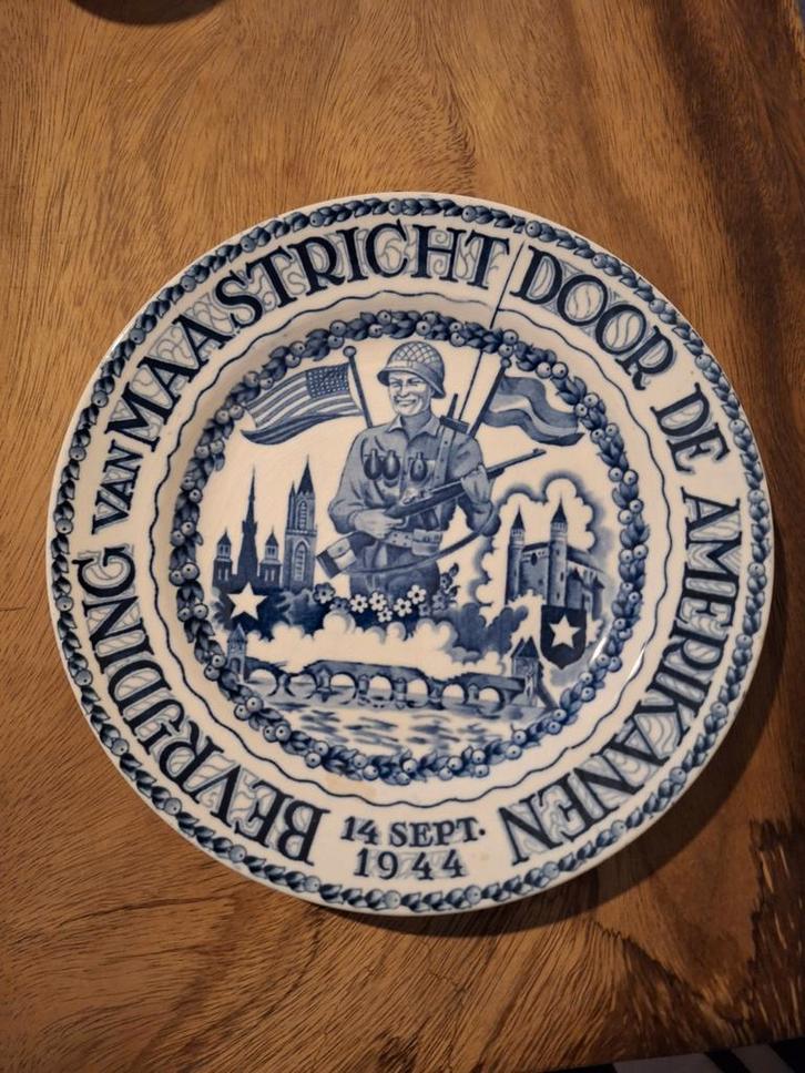 Maastricht Bevrijding Gedenkbord 1944, Antiek en Kunst, Antiek | Wandborden en Tegels, Ophalen of Verzenden