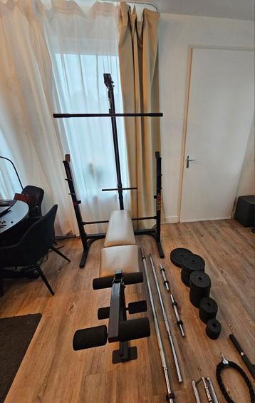 Home gym,gewichten 118kg, bankje, halterstang, dumbells,  beschikbaar voor biedingen