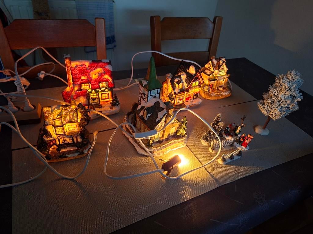 5 kersthuisjes met verlichting - Sfeervolle decoratie, Diversen, Ophalen, Gebruikt