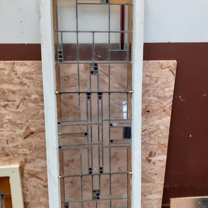 Glas in lood ramen in kozijn uit vooroorlogs pand, Doe-het-zelf en Verbouw, Glas en Ramen, Gebruikt, Gevelraam of Ruit, 120 tot 160 cm